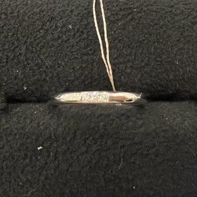 【AHKAH(アーカー)の口コミ】 こちらは試着のみさせていただきました。
シンプルながらも一癖あるデザイ…