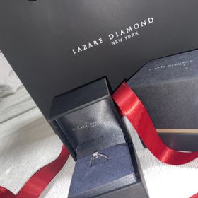 【ラザール ダイヤモンド(LAZARE DIAMOND)の口コミ】 大きすぎないサイズ感、レヴァランスの爪の形、ダイヤのかがやきの綺麗さ…