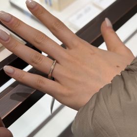 【俄(にわか)の口コミ】 ハーフエタニティぽくもあり、当時気になってたローズゴールドな地金のデ…