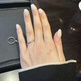 【ケイウノ ブライダル(K.UNO BRIDAL)の口コミ】 リサータという指輪を試着しました。たくさんのデザインが並んだ中で一目…