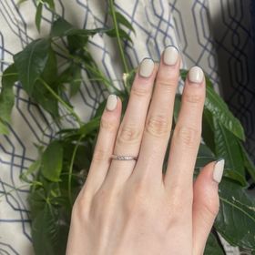 【ラザール ダイヤモンド(LAZARE DIAMOND)の口コミ】 ダイヤがキラキラしていて１つで存在感があり、角度が変わってもダイヤの…