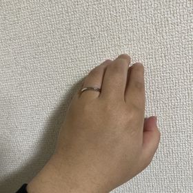 【ラザール ダイヤモンド(LAZARE DIAMOND)の口コミ】 指輪のデザインがシンプルでありながら厚みや形に変化があるもので、かつ…