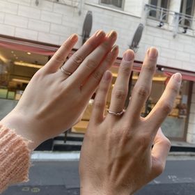 【ケイウノ ブライダル(K.UNO BRIDAL)の口コミ】 既存のモデルからカラーバリエーションが選べたり、指輪の中にも宝石を入…