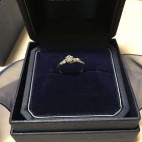 【銀座ダイヤモンドシライシの口コミ】 シンプルありながらデザイン性もありすごくかっこよく感じたから。また流…