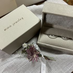 【mina.jewelry(ミナジュエリー)の口コミ】 長くつける指輪なのでシンプルなデザインにしました！

表面はマットぽい…