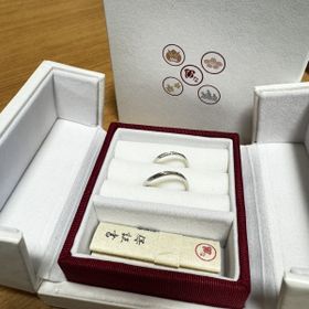 【ひなの口コミ】 デザインがウェーブなので、指が細くて長い人も、私のようにずんぐりむっ…