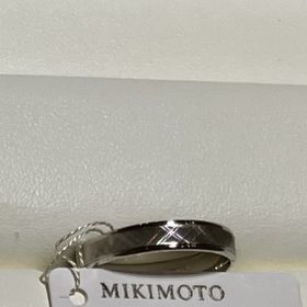 【MIKIMOTO(ミキモト)の口コミ】 全周に緻密なクロスカットが施された結婚指輪です。他のブランドではなか…