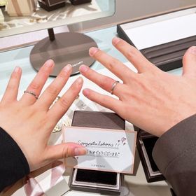 【アイプリモ(I-PRIMO)の口コミ】 結婚指輪でアナエルを購入しました。
女性用はダイヤモンドで程よく華やか…