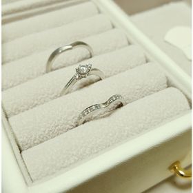 【JEWELRY  KAMATA(ジュエリーかまた)の口コミ】 婚約指輪を八戸店で購入し、セットで組み合わせた際に同じブランドで纏め…