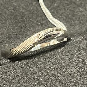 【ケイウノ ブライダル(K.UNO BRIDAL)の口コミ】 ディズニー商品で指輪を探していた中で、着用時にもディズニーを感じられ…