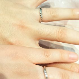 【アイプリモ(I-PRIMO)の口コミ】 決めてはデザインです。
彼が付け外しが多くて指にフィットする感じを求め…