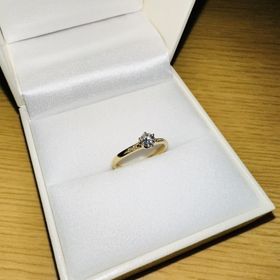 【ELFIN(エルフィン)の口コミ】 デザインはシンプルですが金にしたことで存在感がありとても大満足です。…