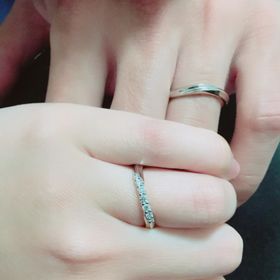 【銀座ダイヤモンドシライシの口コミ】 自分たちの指に合うデザインで仕事柄あまり日常でつけられないのでシンプ…