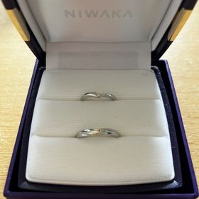 【俄(にわか)の口コミ】 シンプルかつ上品で、日常生活になじみやすいデザインに惹かれました。指…