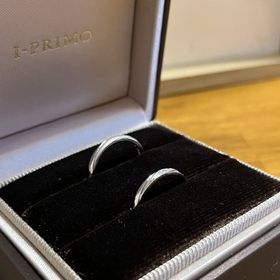 【アイプリモ(I-PRIMO)の口コミ】 幅や厚みが太すぎず、着け心地が良いです。
デザインは真ん中に斜めにカッ…