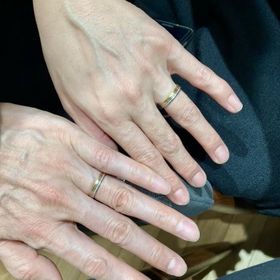 【ラザール ダイヤモンド(LAZARE DIAMOND)の口コミ】 年齢を感じる手には、シンプルすぎるものではなく、少し個性的で太さのあ…