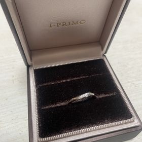 【アイプリモ(I-PRIMO)の口コミ】 ウェーブ状なので手にフィットしやすく指がとても綺麗に見えます。プラチ…