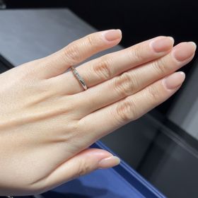 【銀座ダイヤモンドシライシの口コミ】 中央にダイヤモンドが集まっていて
ぎっしり感がゴージャスに感じます。
…