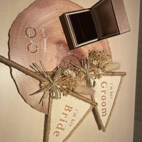 【アイプリモ(I-PRIMO)の口コミ】 指輪はウェーブのかかった物を選びました。指輪も手も綺麗に見えたのでよ…