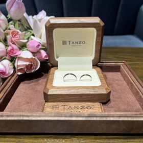 【TANZO.(鍛造指輪)の口コミ】 職人さんの鍛造製法。

重いものをおもっても曲がらない、とにかく長く使…