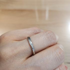 【銀座ダイヤモンドシライシの口コミ】 シンプルかつエレガントで飽きないデザインがとても気に入りました！他店…