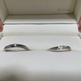 【ケイウノ ブライダル(K.UNO BRIDAL)の口コミ】 2色使いのモデルですが、片方をマット加工にするなど、アレンジもきいて好…