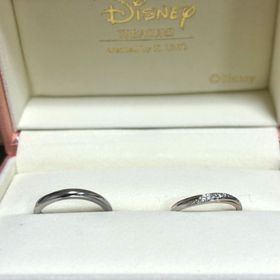 【ケイウノ ブライダル(K.UNO BRIDAL)の口コミ】 デザインについて、2色を使っているがそこまで主張が激しすぎなく縁の部分…