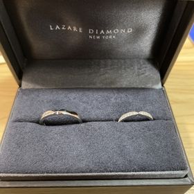 【ラザール ダイヤモンド(LAZARE DIAMOND)の口コミ】 デザインも1つアクセントがあり、女性の方はダイヤモンドの輝きが特別に良…