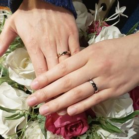 【TANZO.(鍛造指輪)の口コミ】 担当の方と相談しながら、自分たちでデザインを考えました。リングの幅は…