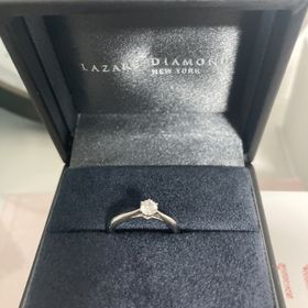 【ラザール ダイヤモンド(LAZARE DIAMOND)の口コミ】 ザ王道のシンプルで飽きのこない婚約指輪を選びました。土台部分が少し高…