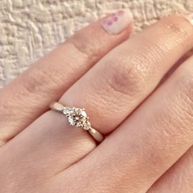 【WATANABE / 卸商社直営　渡辺の口コミ】 結婚指輪と重ねてつけても違和感のない、普段から使用できるものを探して…