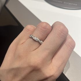 【ラザール ダイヤモンド(LAZARE DIAMOND)の口コミ】 ダイヤがたくさんついていて、個性的なデザインを探していたため、探し求…