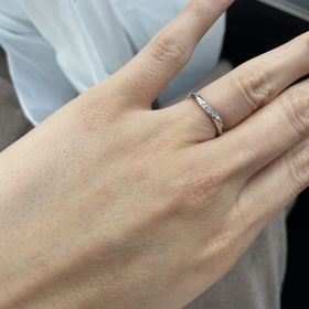 【アイプリモ(I-PRIMO)の口コミ】 女性と男性で違うタイプの指輪で女性のデザインの方は斜めになっており、…