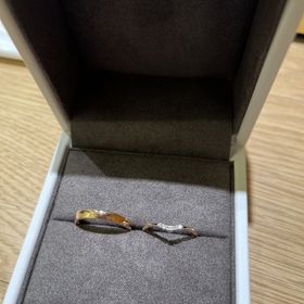 【Foulason(フレゾン)の口コミ】 •ピンクゴールド
•ダイヤが5つ
•Vになっていて指がキレイ…