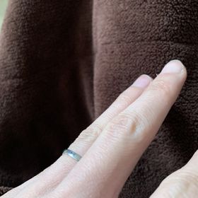 【エクセルコダイヤモンド(EXELCO DIAMOND)の口コミ】 シンプルで着け心地も良く、とても気に入っています。
素材はプラチナを使…