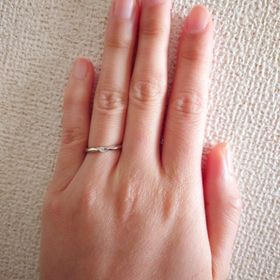 【エクセルコダイヤモンド(EXELCO DIAMOND)の口コミ】 シンプルで一生飽きのこない石なしデザインの指輪を検討していました。こ…