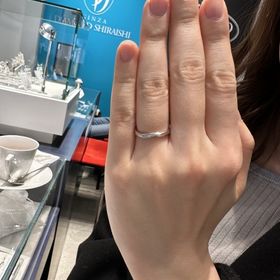 【銀座ダイヤモンドシライシの口コミ】 銀座シライシさんオリジナルのウェーブで
日本人の指にあうように作られて…
