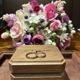 【TANZO.(鍛造指輪)の口コミ】 カタログを見ながら指輪のデザインを決めてゆきますが、指輪の色、形、加…