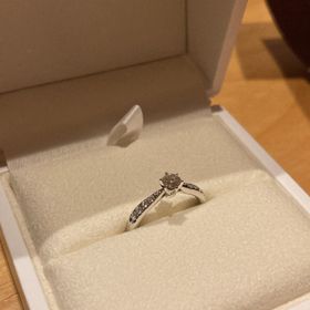 【TASAKI(タサキ)の口コミ】 中心に向かって細くなっているデザインなので、指がきれいに見えるところ…