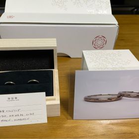 【出雲結(いずもゆい)の口コミ】 ゴールドとシルバーで木目調を表現しピンクゴールドが一筋入った珍しいデ…