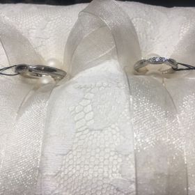 【エクセルコダイヤモンド(EXELCO DIAMOND)の口コミ】 デザインに一目惚れしました。ダイヤ付きで可愛らしいデザインで結婚指輪…