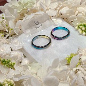 【SORA(ソラ)の口コミ】 【指輪のデザイン】
ジルコニウムの指輪のカラーがとても綺麗です。写真映…