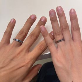 【TITANIO(ティタニオ)の口コミ】 こちらの指輪は個性的です。
旦那と私はバイク好きで旦那はバイクのマフラ…