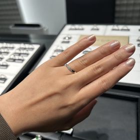 【ラザール ダイヤモンド(LAZARE DIAMOND)の口コミ】 v字ラインの指輪はとても綺麗で指も細く見え、とても気に入りましたがお値…