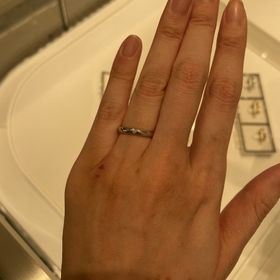 【ティファニー(Tiffany & Co.)の口コミ】 写真のようなシンプルなデザインを探していました。誰もが憧れるティファ…