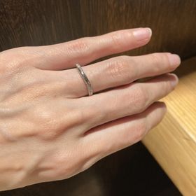 【ラザール ダイヤモンド(LAZARE DIAMOND)の口コミ】 インターネットで色々なブランドの指輪を見て幾つかの候補を選びました。…