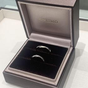 【アイプリモ(I-PRIMO)の口コミ】 ゴールドとシルバーの2色が使われていて、S字の形になっていて着用時に指…