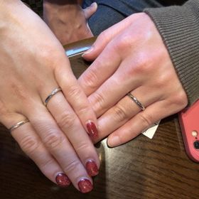 【ケイウノ ブライダル(K.UNO BRIDAL)の口コミ】 男性はシンプルで女性はダイヤが入ってるので可愛らしさとシンプルな華や…