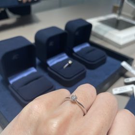 【4℃ BRIDAL(ヨンドシーブライダル)の口コミ】 丸みを帯びていて美しさだけでなく可愛さを兼ね備えている。一つ一つ繊細…