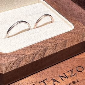 【TANZO.(鍛造指輪)の口コミ】 平甲丸S字／面取り／マット加工
男性: K18ホワイト
女性: K18コーラル

面…